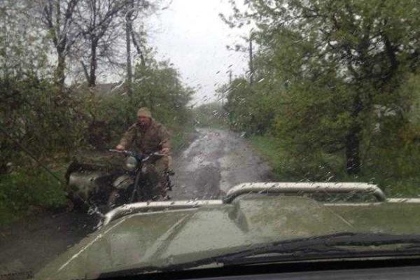 Бойцы в зоне АТО обзавелись боевым мотоциклом Бойцы в зоне АТО обзавелись боевым мотоциклом