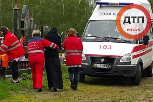 Под Киевом похоронили мальчика, которого переехала женщина на Lexus Под Киевом похоронили мальчика, которого переехала женщина на Lexus