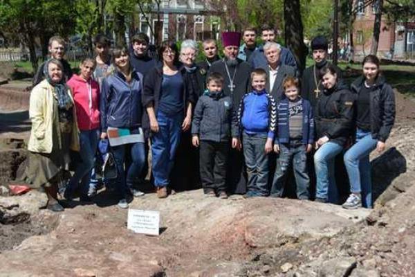 В Кривом Роге на месте снесенного Ленина нашли первый каменный храм города В Кривом Роге на месте снесенного Ленина нашли первый каменный храм города