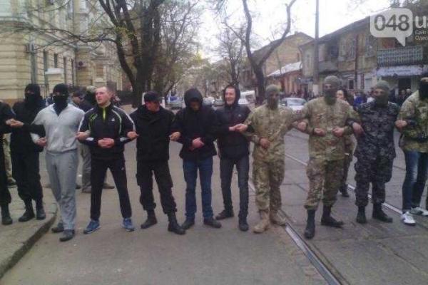 В центре Одессы произошла масштабная драка между патриотами и сепаратистами В центре Одессы произошла масштабная драка между патриотами и сепаратистами