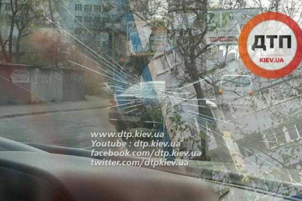 В Киеве нетрезвый водитель сбил полицейского