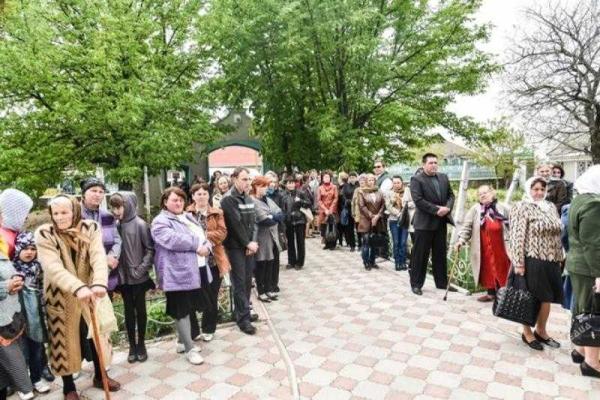 Страшные похороны: В Шабо простились с шестью сестричками, погибшими на пожаре Страшные похороны: В Шабо простились с шестью сестричками, погибшими на пожаре