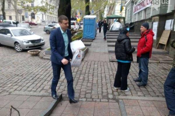 Одесские прокуроры спешно вывозят документы Одесские прокуроры спешно вывозят документы