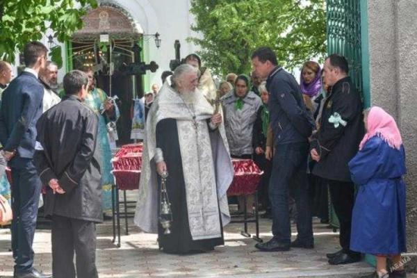 Страшные похороны: В Шабо простились с шестью сестричками, погибшими на пожаре Страшные похороны: В Шабо простились с шестью сестричками, погибшими на пожаре