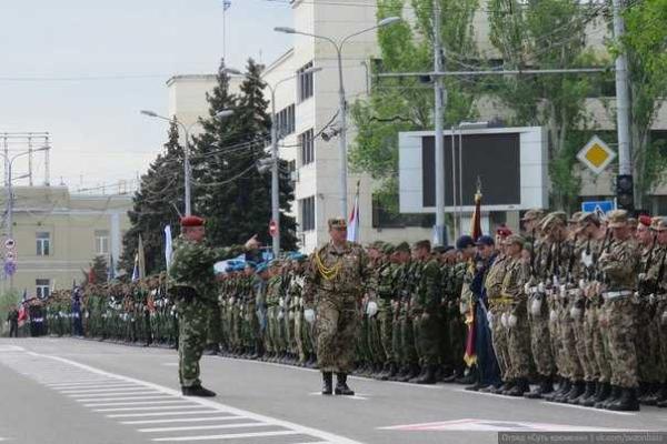 Боевики готовятся к военному параду в Донецке: в сети опубликованы фото Боевики готовятся к военному параду в Донецке: в сети опубликованы фото