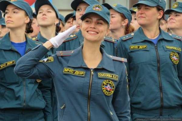 Боевики готовятся к военному параду в Донецке: в сети опубликованы фото Боевики готовятся к военному параду в Донецке: в сети опубликованы фото