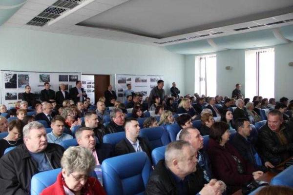 В Лисичанске презентованы 12 шагов к миру, восстановлению и развитию Донбасса и Украины В Лисичанске презентованы 12 шагов к миру, восстановлению и развитию Донбасса и Украины