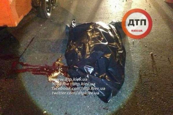 ДТП в Киеве: нетрезвый водитель Mercedes сбил насмерть отца-одиночку. 18+ ДТП в Киеве: нетрезвый водитель Mercedes сбил насмерть отца-одиночку. 18+