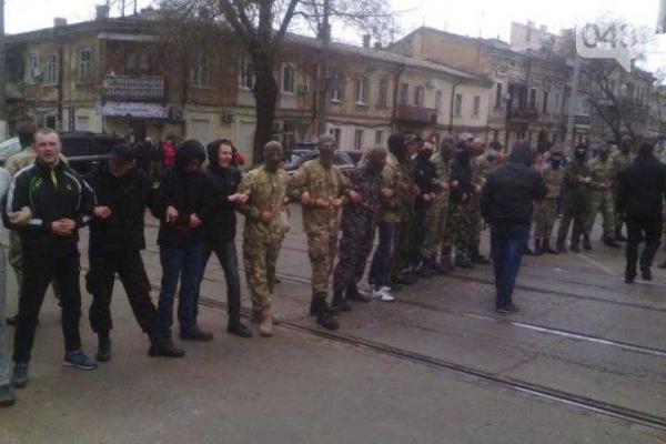 В центре Одессы произошла масштабная драка между патриотами и сепаратистами В центре Одессы произошла масштабная драка между патриотами и сепаратистами