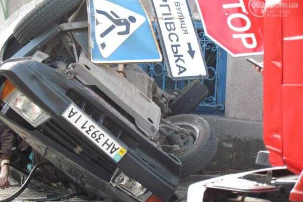 Дончане приехали за пенсией в Мариуполь и погибли в страшном ДТП (18+)