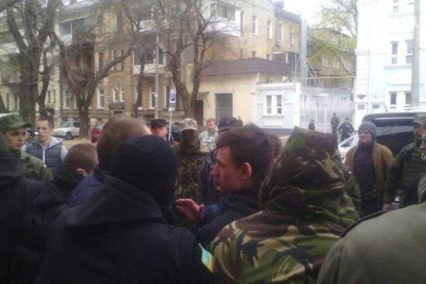 В центре Одессы произошла масштабная драка между патриотами и сепаратистами В центре Одессы произошла масштабная драка между патриотами и сепаратистами