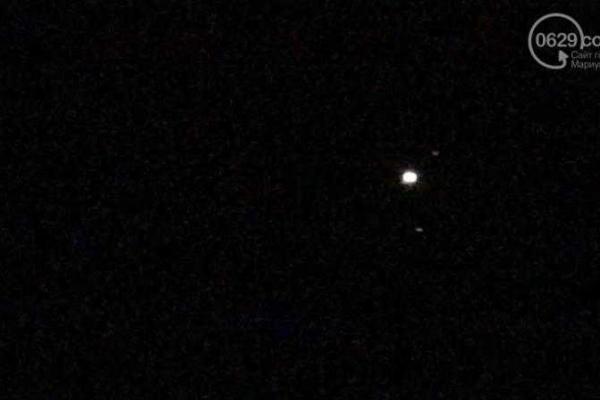 В небе над Мариуполем замечен загадочный светящийся шар