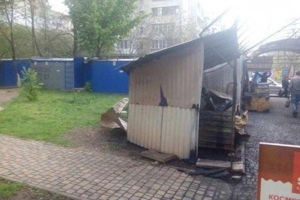 В Одессе ночью сгорел стихийный мини-рынок В Одессе ночью сгорел стихийный мини-рынок
