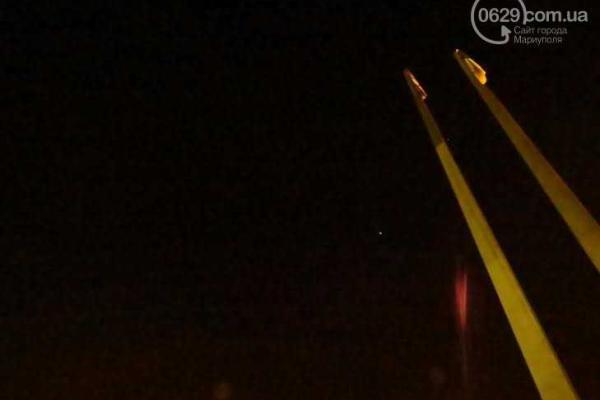 В небе над Мариуполем замечен загадочный светящийся шар