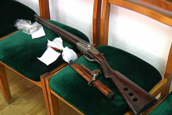 Извращенец с автоматом раздевал и насиловал девушек Днепропетровска Извращенец с автоматом раздевал и насиловал девушек Днепропетровска