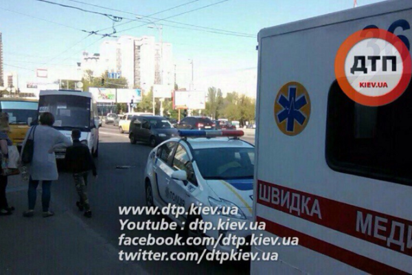 В Киеве конфликт водителей маршруток перерос в поножовщину В Киеве конфликт водителей маршруток перерос в поножовщину