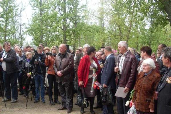 В Рубежном почтили память чернобыльцев В Рубежном почтили память чернобыльцев