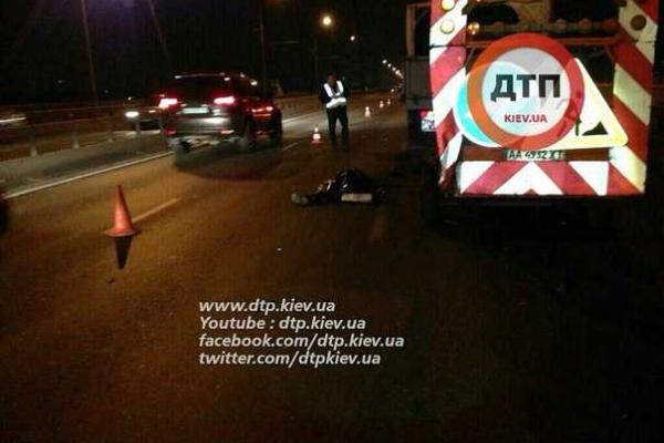 ДТП в Киеве: нетрезвый водитель Mercedes сбил насмерть отца-одиночку. 18+ ДТП в Киеве: нетрезвый водитель Mercedes сбил насмерть отца-одиночку. 18+