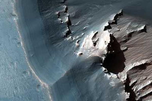 Ученые выяснили настоящий цвет Марса Ученые выяснили настоящий цвет Марса