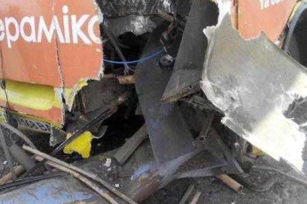 В Луцке рекламный щит упал на маршрутку с людьми