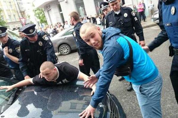 В Харькове стреляли в патрульного полицейского - журналист В Харькове стреляли в патрульного полицейского - журналист