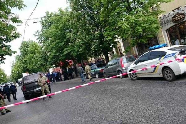 В Харькове стреляли в патрульного полицейского - журналист В Харькове стреляли в патрульного полицейского - журналист