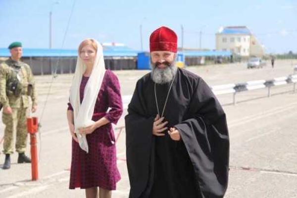 Украинцам, которые проживают в Крыму, передали Благодатный огонь Украинцам, которые проживают в Крыму, передали Благодатный огонь