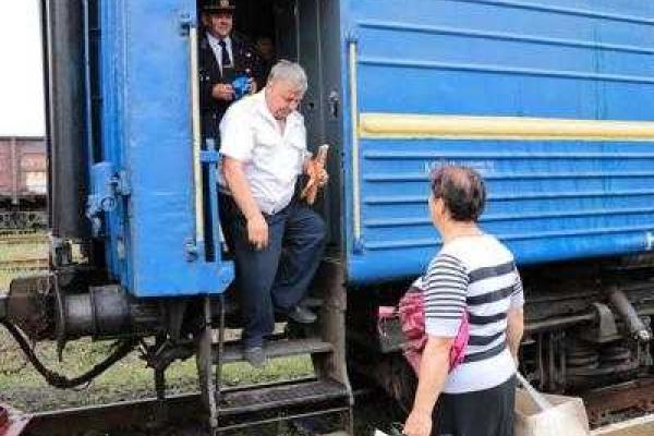 На Луганщине запустили пригородный поезд: от Станицы Луганской до Старобельска теперь можно доехать за 10 гривен