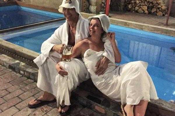 Наташа Королева поделилась снимками с отдыха в бане с Тарзаном