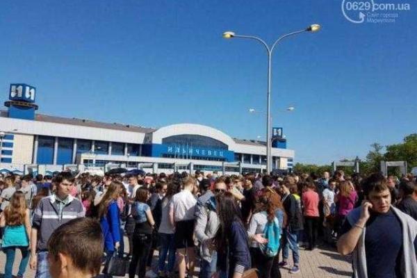 25-тысячная очередь и полный аншлаг: как прошел концерт "Океана Эльзы" в Мариуполе 25-тысячная очередь и полный аншлаг: как прошел концерт "Океана Эльзы" в Мариуполе