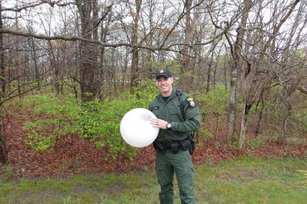 Застрявший в плафоне олень стал героем мемов