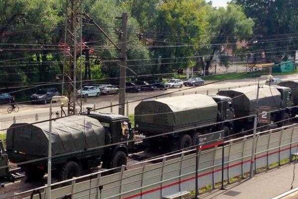 В Луганск вошла колонна российской техники