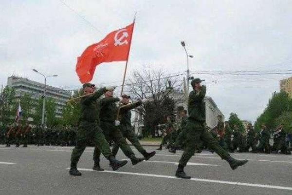 Террористы показали, как готовятся к «параду» в Донецке