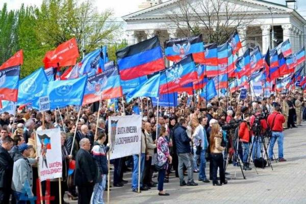 В «ДНР» на Пасху людей согнали на первомайскую демонстрацию