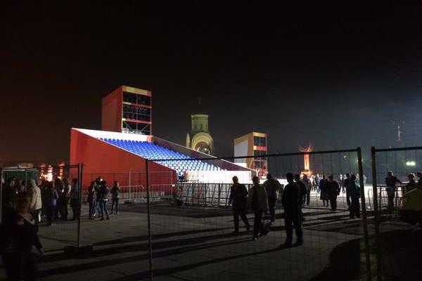 После салюта полиция закрыла тысячи москвичей в Парке Победы