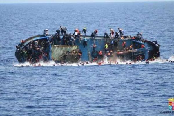 Лодка с мигрантами перевернулась в Средиземном море: есть погибшие