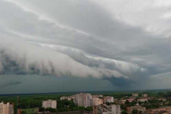 Над Черниговом сфотографировали уникальные облака Над Черниговом сфотографировали уникальные облака
