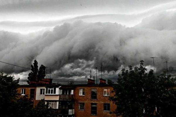 Над Черниговом сфотографировали уникальные облака Над Черниговом сфотографировали уникальные облака