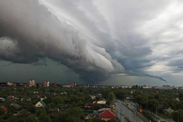 Над Черниговом сфотографировали уникальные облака Над Черниговом сфотографировали уникальные облака