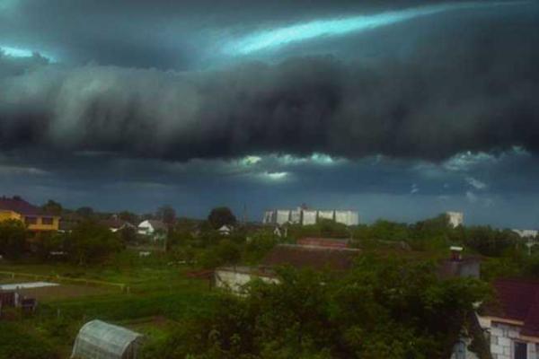 Над Черниговом сфотографировали уникальные облака Над Черниговом сфотографировали уникальные облака