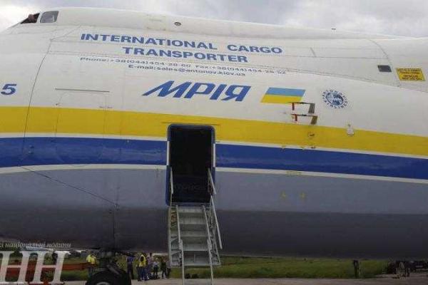 Журналистам показали салон самолета-гиганта Ан-225 "Мрия"