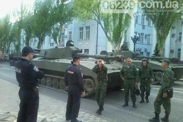 Танки "ДНР" убили асфальт в Донецке - соцсети 