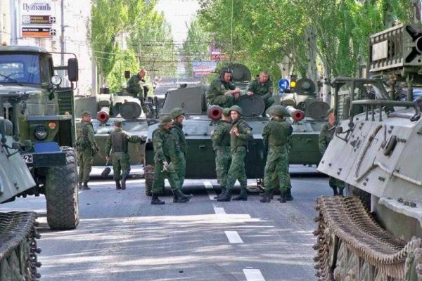 Центр Донецка заполонили танки