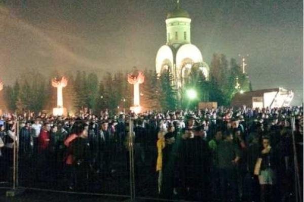 После салюта полиция закрыла тысячи москвичей в Парке Победы
