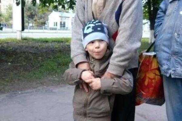 В Мариуполе потерял память дедушка, гулявший с правнуком