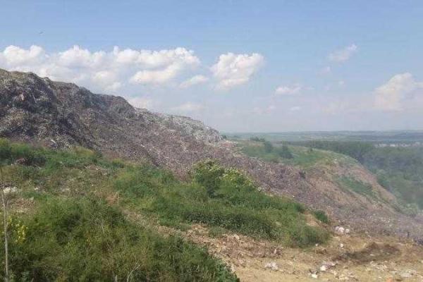 Подробности обвала на свалке во Львовской области: под завалами оказались спасатели и член партии "УКРОП" Подробности обвала на свалке во Львовской области: под завалами оказались спасатели и член партии "УКРОП"