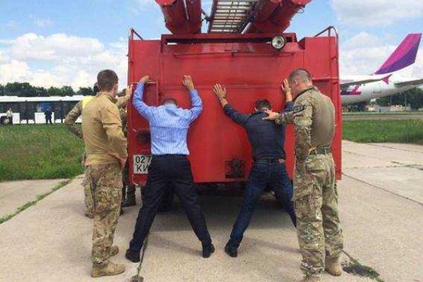 Появилась новая информация о "заминировании" самолета в Киеве Появилась новая информация о "заминировании" самолета в Киеве