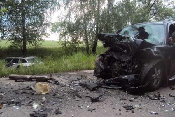 В страшном ДТП под Черниговом погибли 5 человек В страшном ДТП под Черниговом погибли 5 человек
