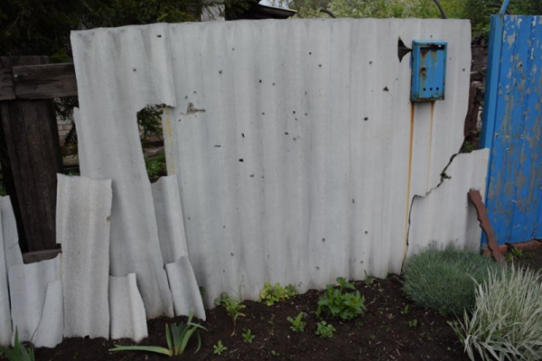 Шахтерский поселок под Горловкой превращается в руины: фоторепортаж