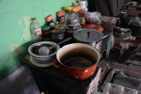 Шахтерский поселок под Горловкой превращается в руины: фоторепортаж